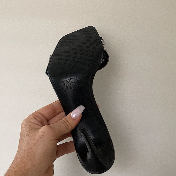 ZARA 6½ BEADED HEELED SANDALS - Picture 2 of 3